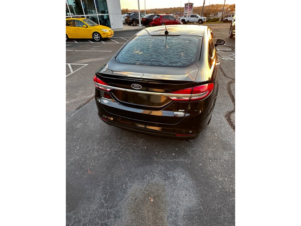 Used 2017 Ford Fusion SE w/ Equipment Group 201A image 6