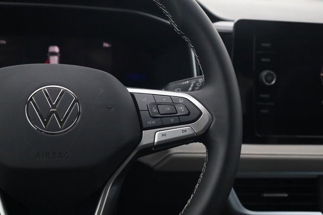 New 2026 Volkswagen Taos SE image 8