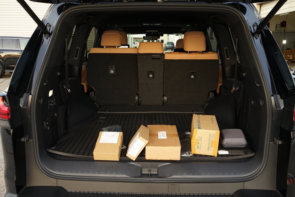 Used 2025 Lexus LX 600 4WD w/ Luxury Package image 37