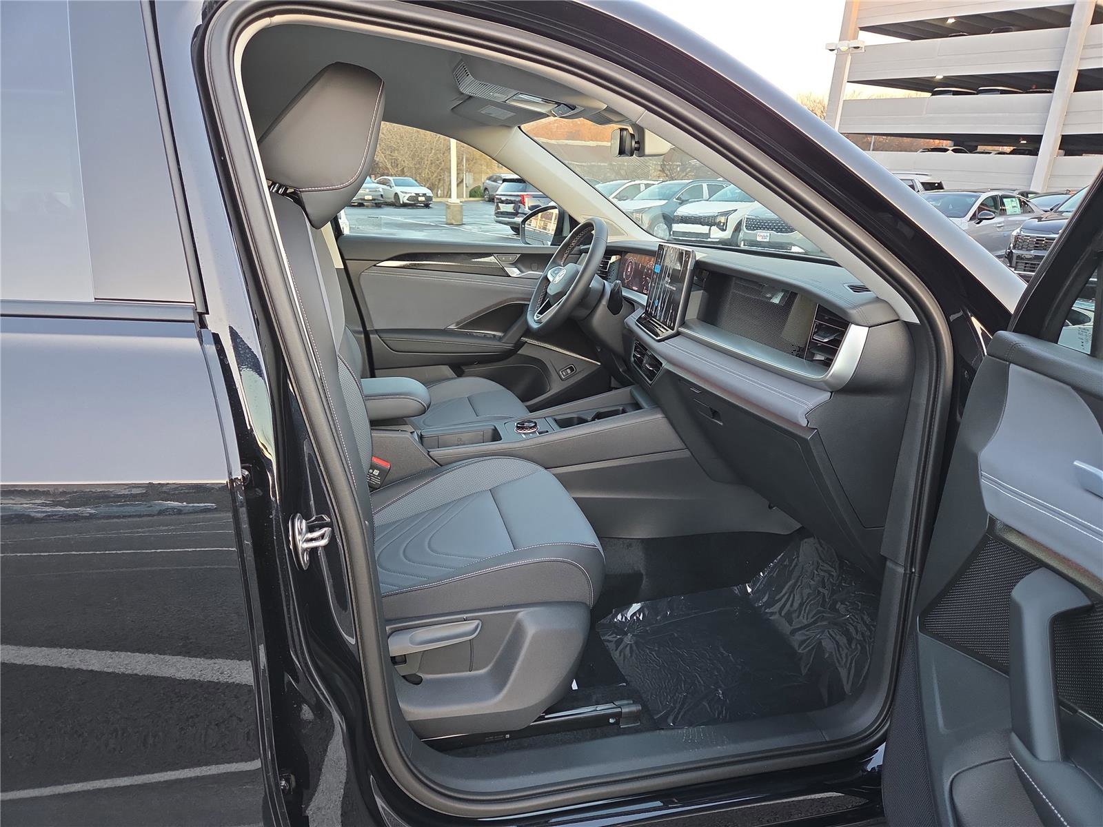 New 2026 Volkswagen Tiguan SE image 27