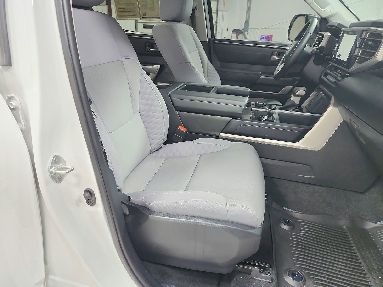Used 2024 Toyota Tundra SR5 AWD/4WD image 33