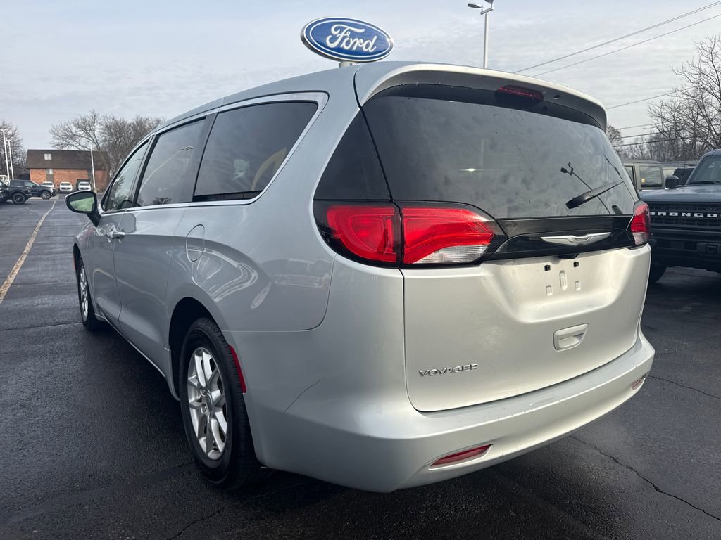 Used 2023 Chrysler Voyager LX FWD image 10