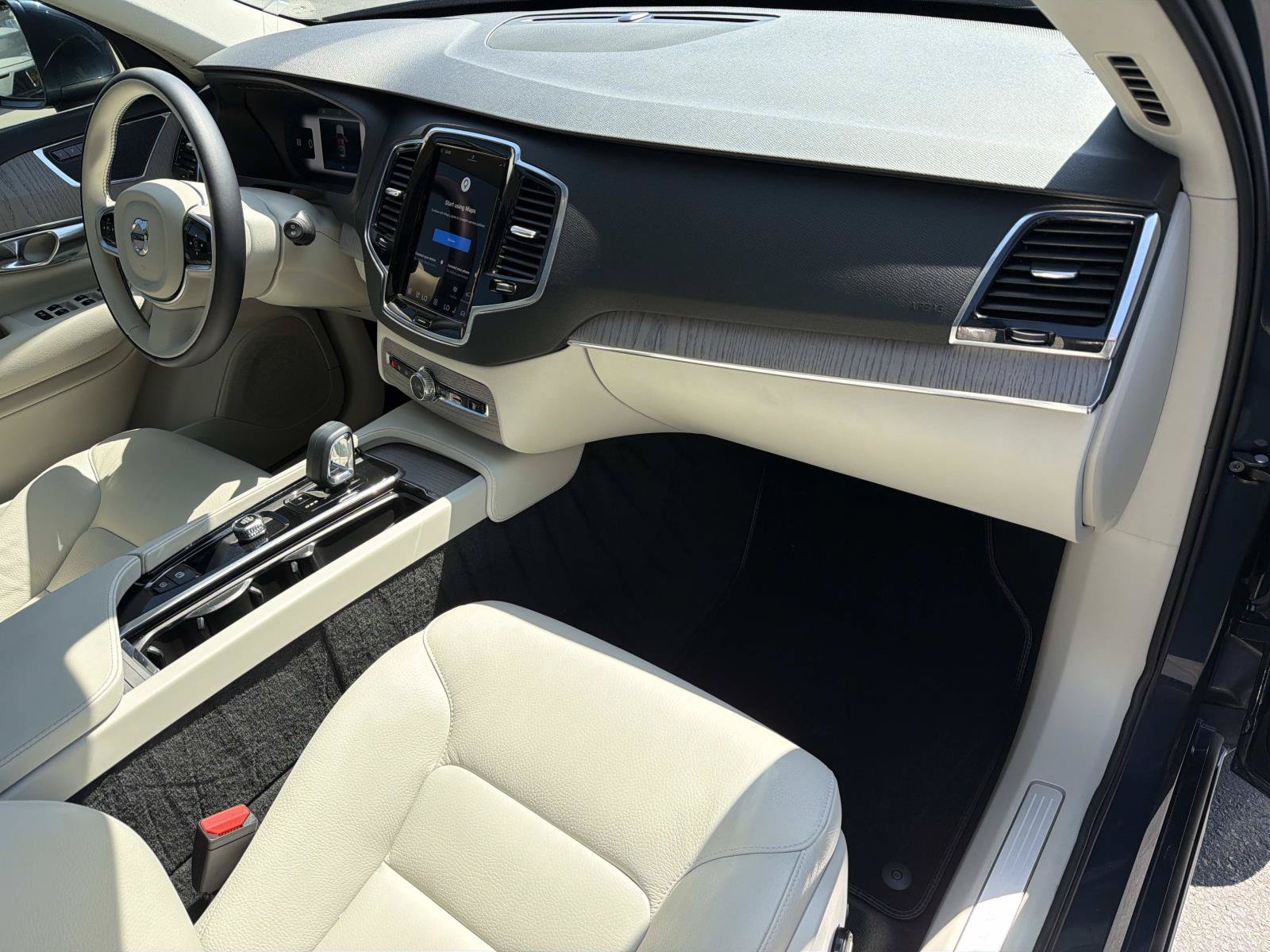 Certified 2025 Volvo XC90 T8 Plus w/ Protection Package Premier AWD/4WD image 27