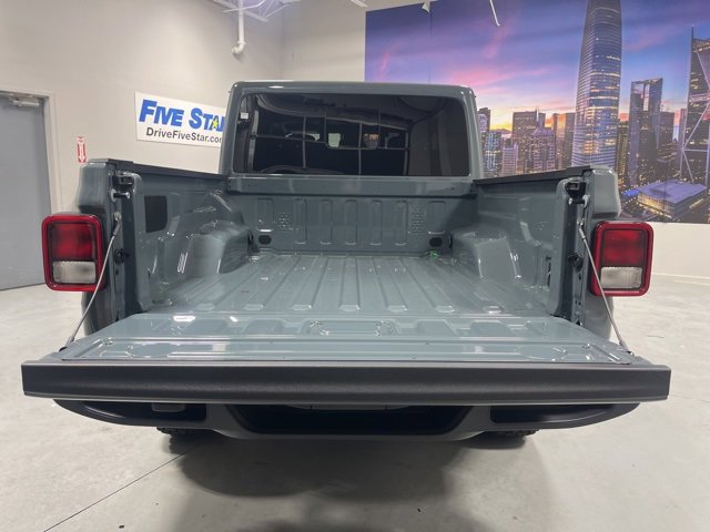 New 2025 Jeep Gladiator Sport image 25