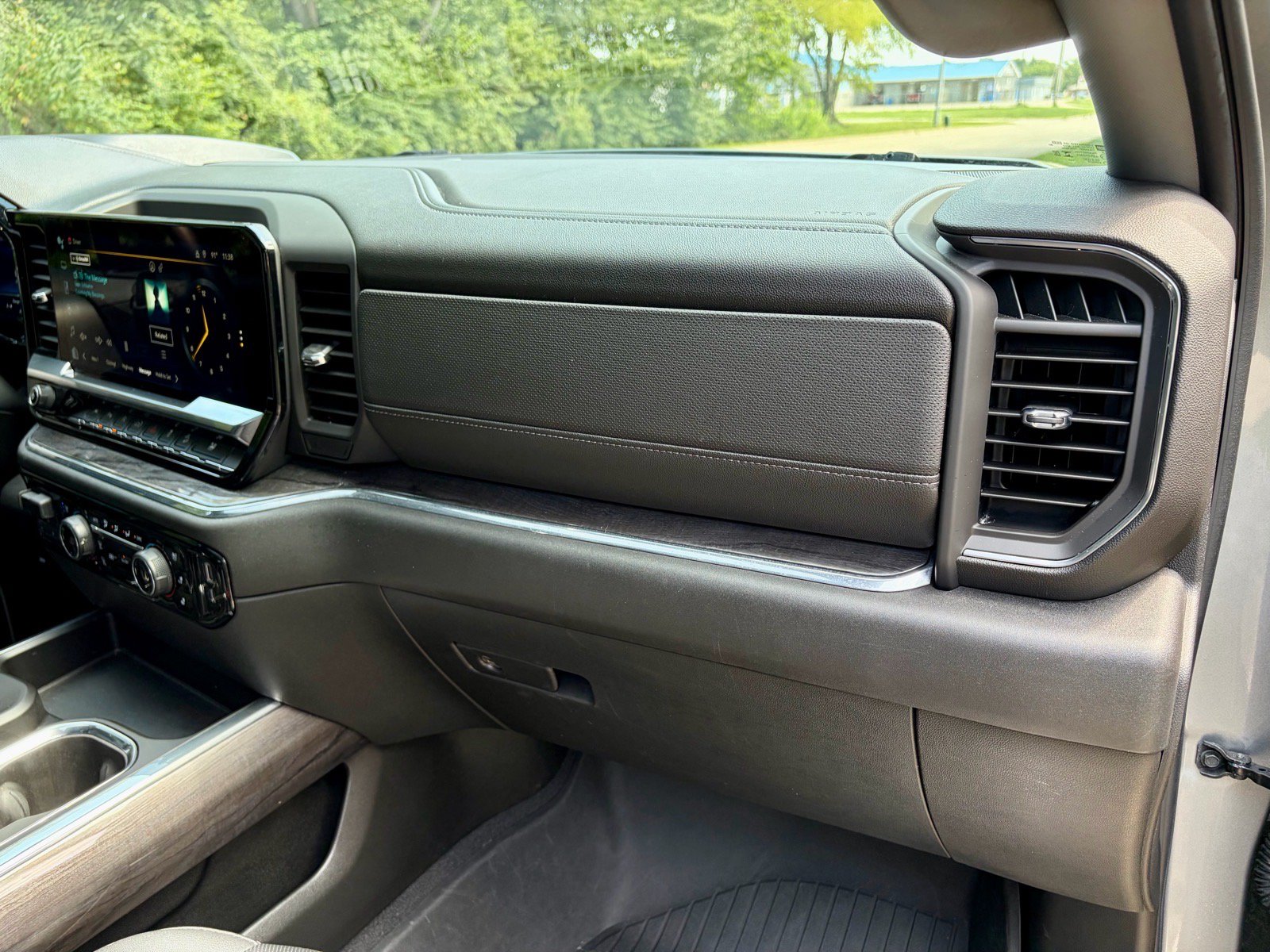 Used 2023 Chevrolet Silverado 1500 LTZ w/ LTZ Premium Package AWD/4WD image 19
