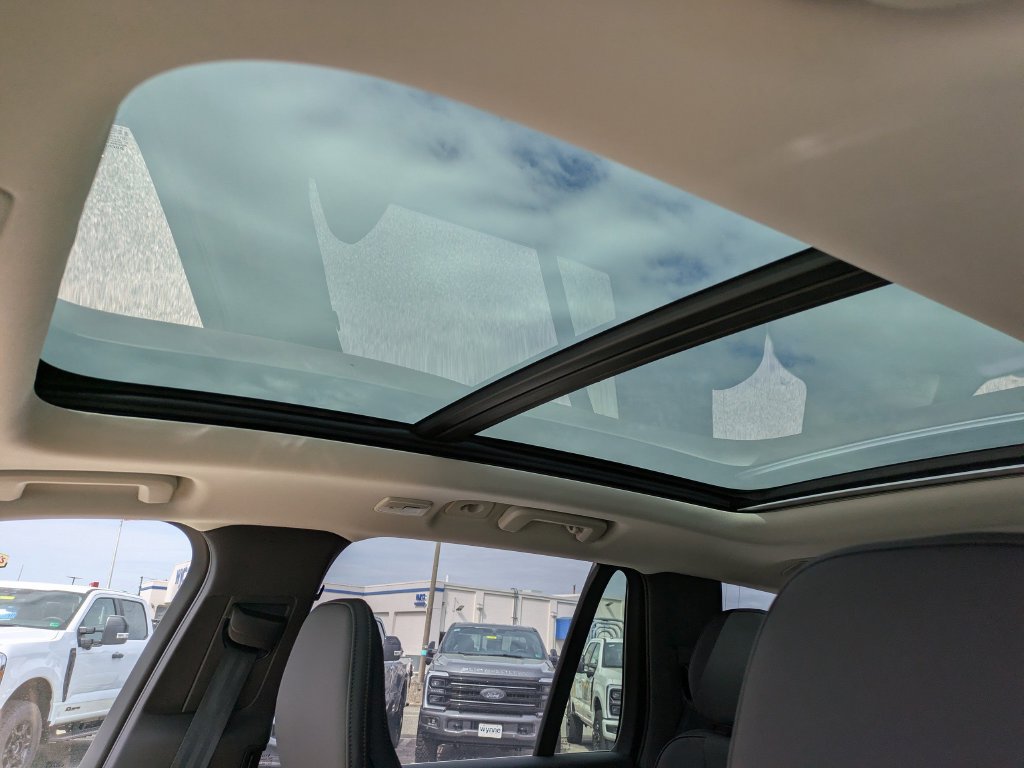 New 2026 Volvo XC90 T8 Plus w/ Protection Package Premier AWD/4WD image 19