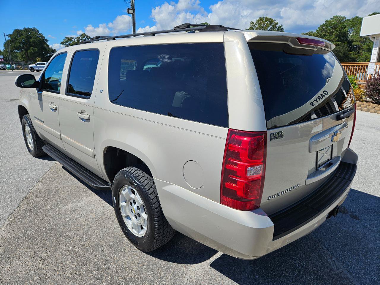 Used 2007 Chevrolet Suburban LT w/ LT Preferred Equipment Group AWD/4WD image 4