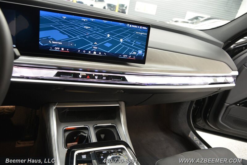 Used 2025 BMW 750e xDrive w/ Executive Package AWD/4WD image 32
