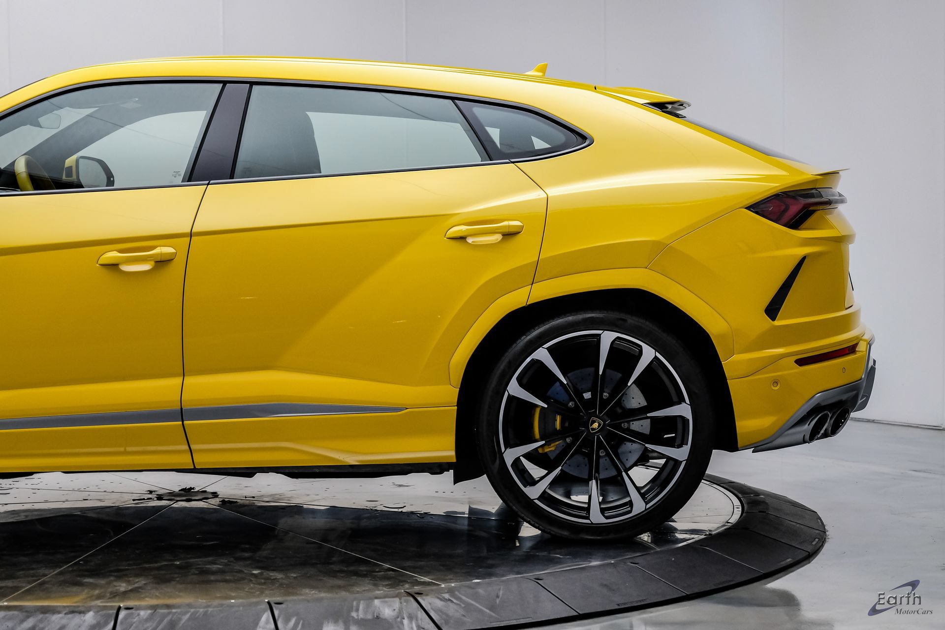 Used 2021 Lamborghini Urus AWD/4WD image 9