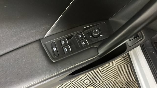 Used 2023 Volkswagen Tiguan SE FWD image 11