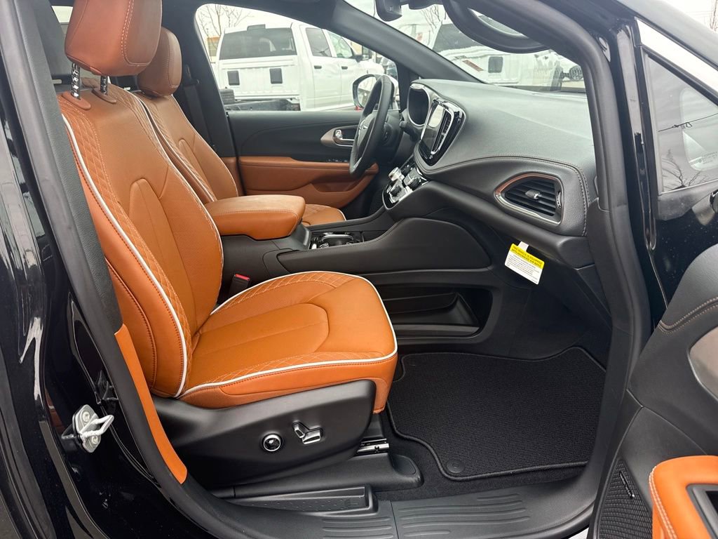 New 2026 Chrysler Pacifica Pinnacle image 31