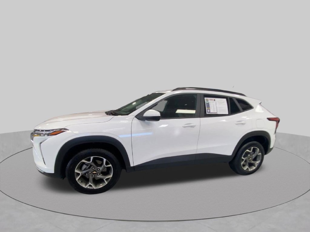 Certified 2025 Chevrolet Trax LT FWD image 6