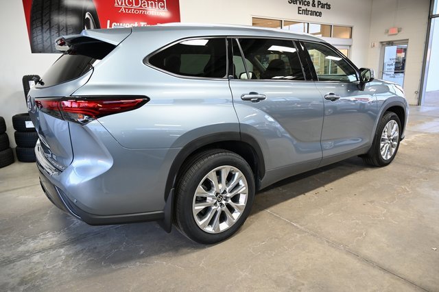 Used 2023 Toyota Highlander Limited image 5