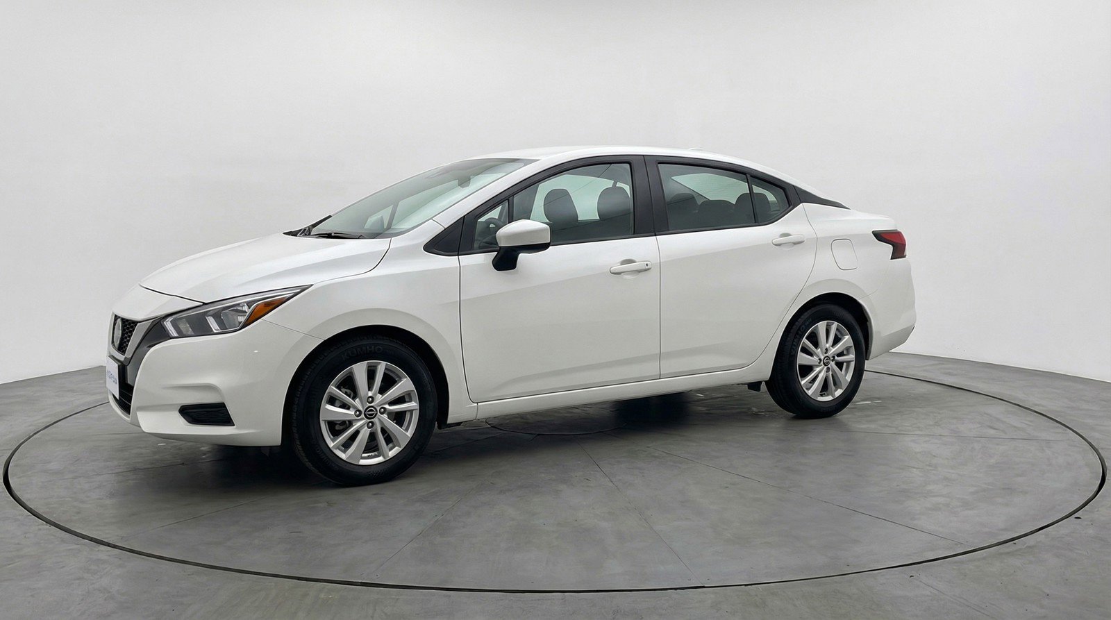 Used 2025 Nissan Versa SV FWD image 3