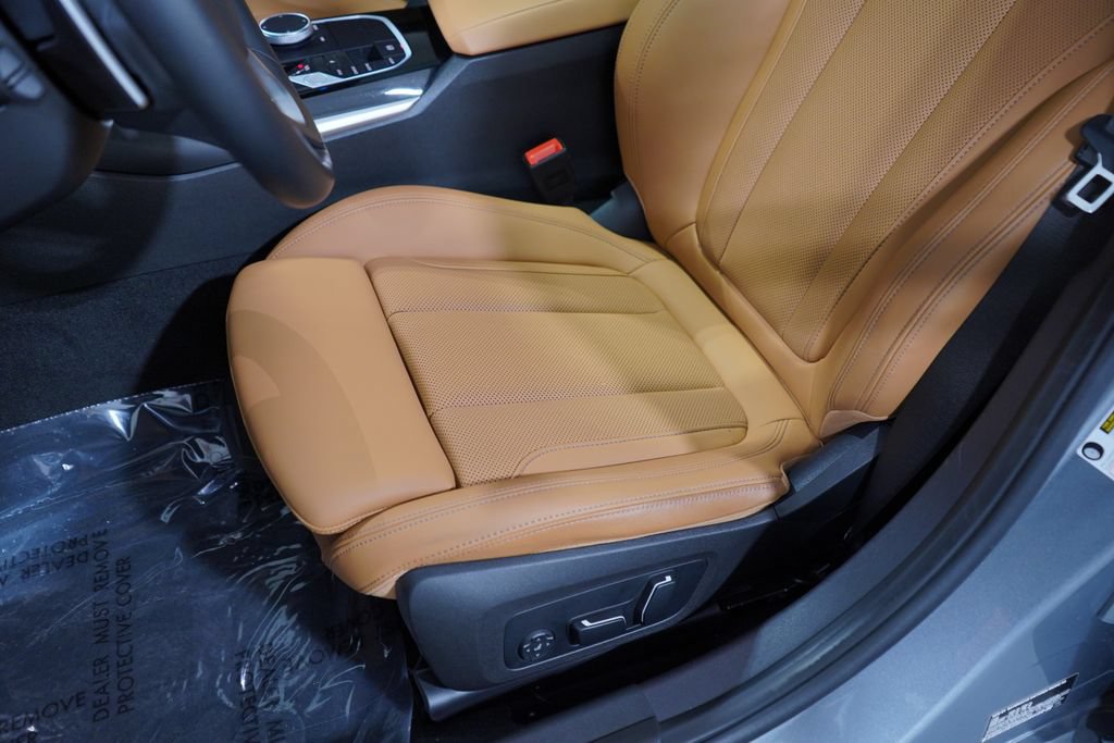 Used 2024 BMW 330i Sedan w/ Convenience Package RWD image 9