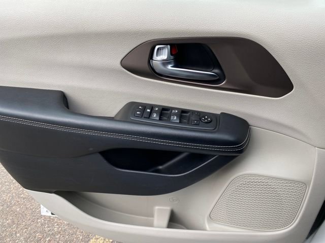 Used 2021 Chrysler Voyager Lxi image 28