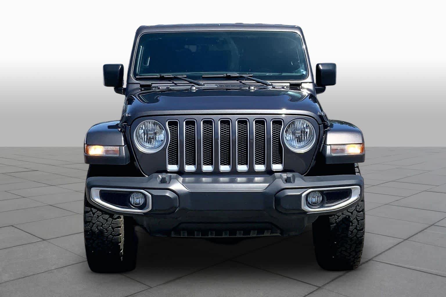 Used 2020 Jeep Wrangler Unlimited Sahara w/ Uconnect 4C Nav & Sound Group AWD/4WD image 4