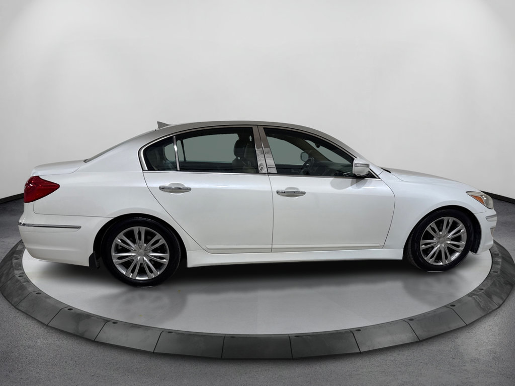 Used 2012 Hyundai Genesis 3.8 w/ Premium Pkg RWD image 4