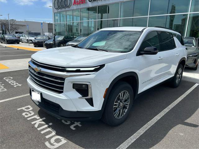 Used 2025 Chevrolet Traverse LT AWD/4WD image 2
