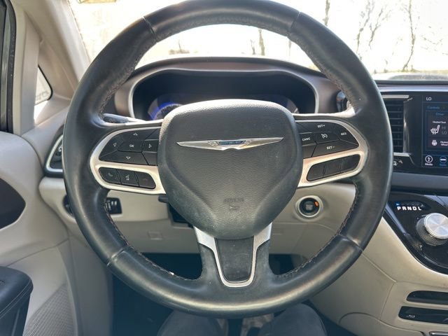 Used 2018 Chrysler Pacifica Touring-L Plus image 29