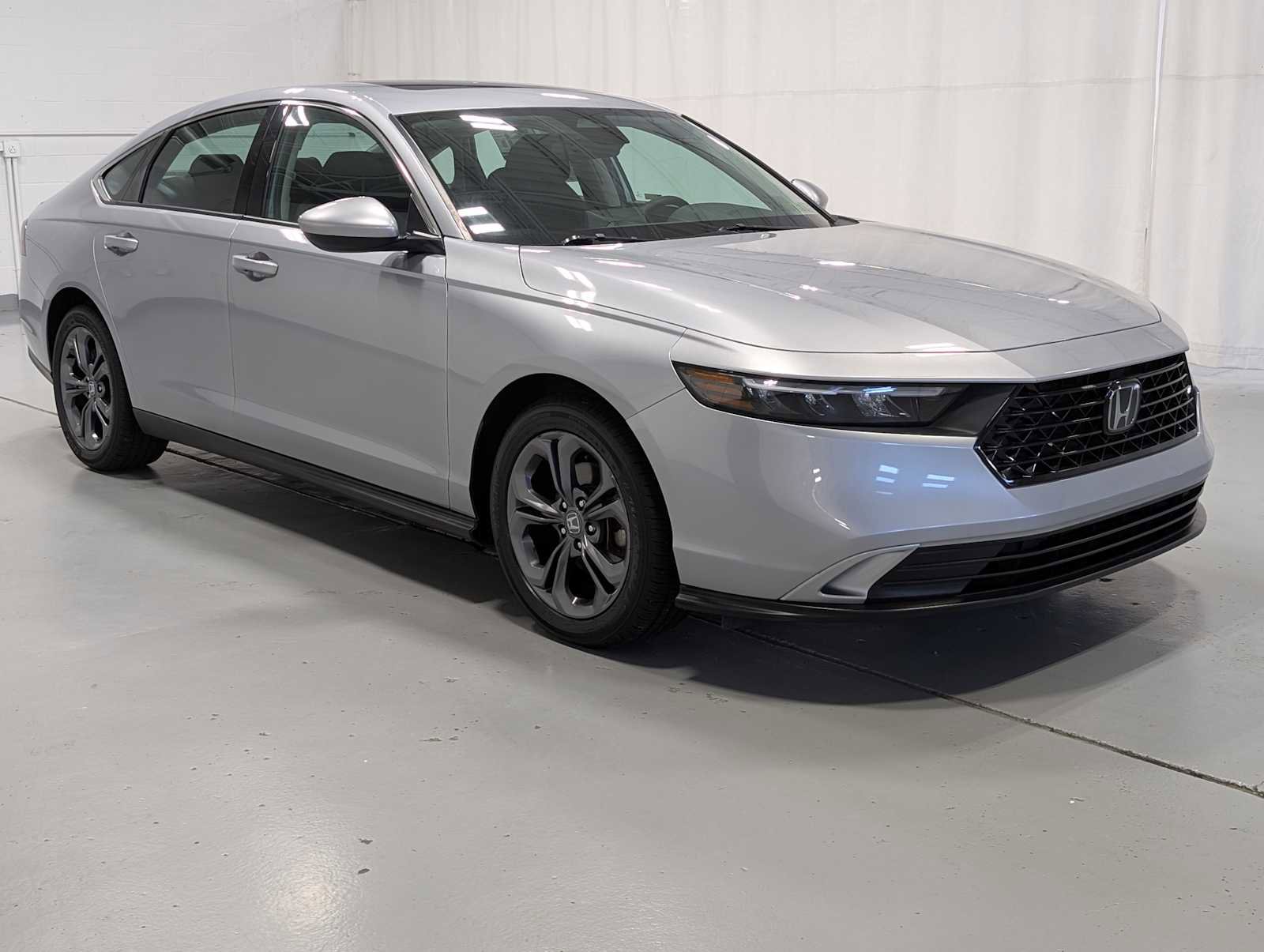 Used 2023 Honda Accord EX image 6