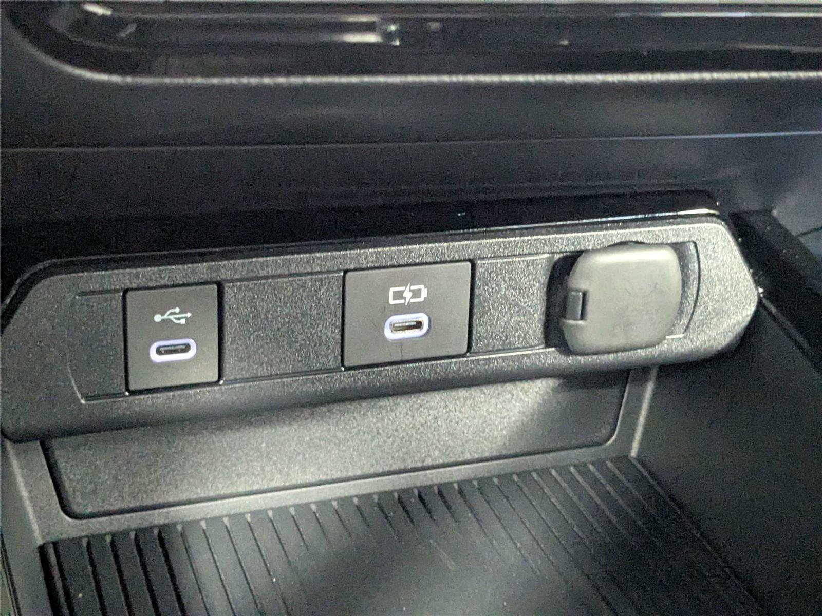 Used 2025 Toyota Prius Plug-In Hybrid image 23