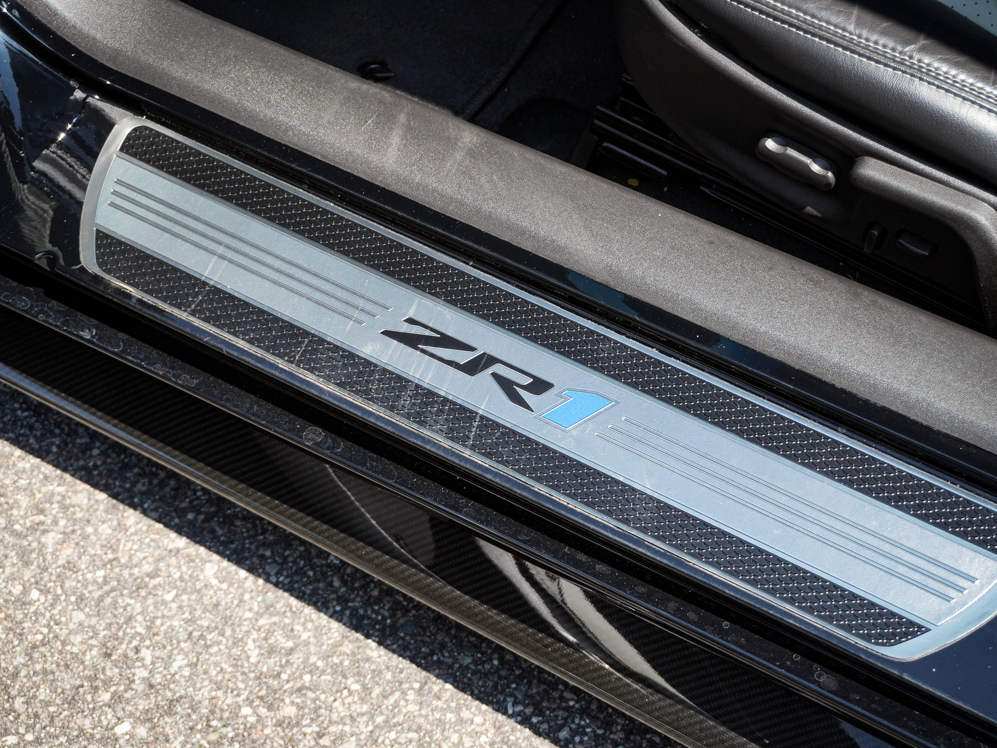 Used 2009 Chevrolet Corvette ZR1 w/ Preferred Equipment Group RWD image 28