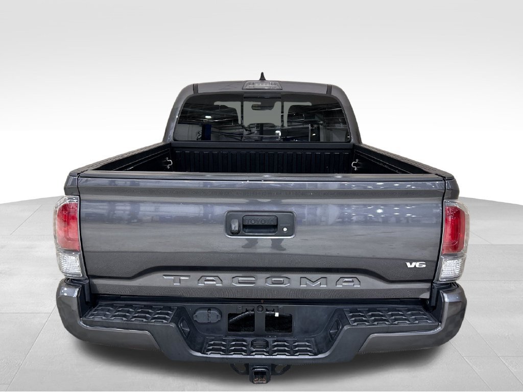 Used 2022 Toyota Tacoma TRD Sport AWD/4WD image 4