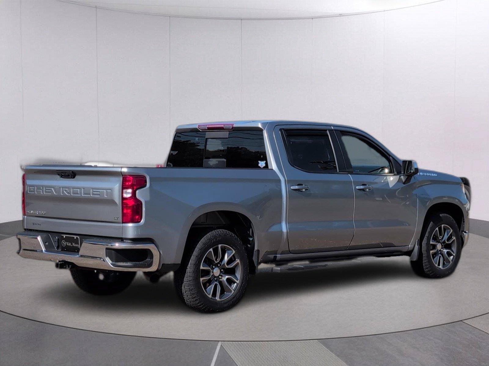 Used 2024 Chevrolet Silverado 1500 LT w/ Leather Package RWD image 6