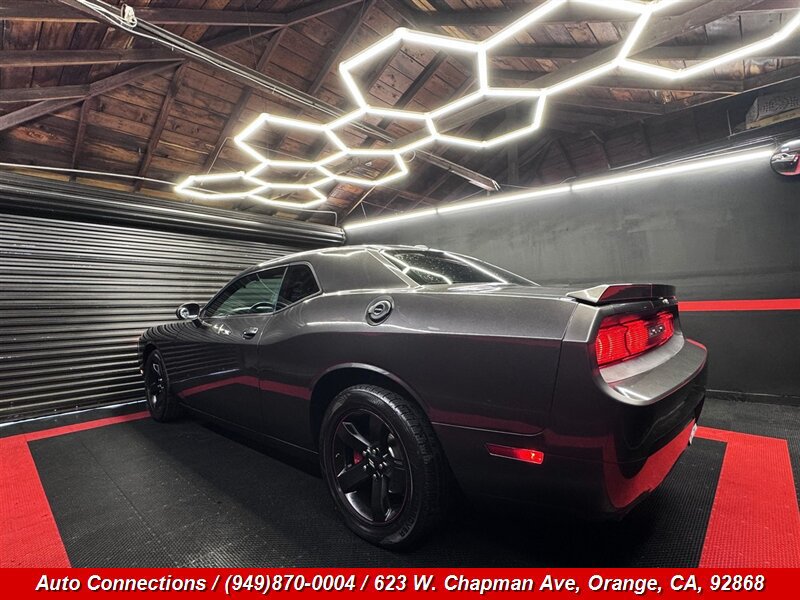 Used 2013 Dodge Challenger SXT RWD image 4