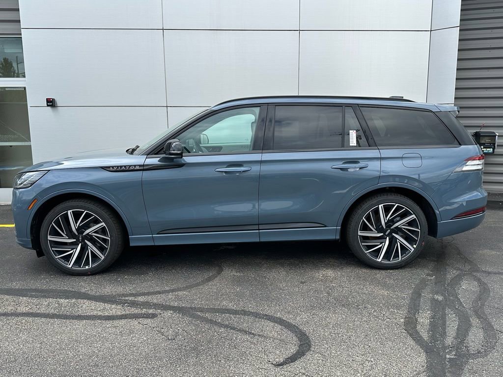 New 2026 Lincoln Aviator Black Label w/ Jet Appearance Package AWD/4WD image 2