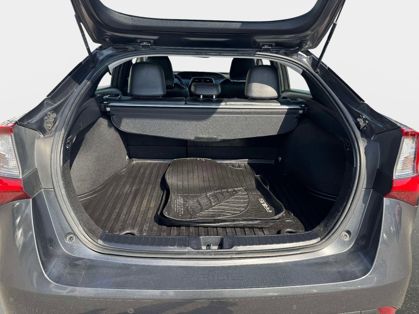 Used 2019 Toyota Prius XLE w/ Advanced Technology Package image 11