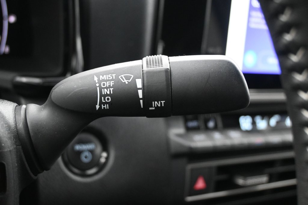 Used 2025 Toyota Camry SE w/ Convenience Package FWD image 15
