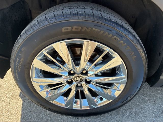 Used 2024 Toyota Grand Highlander AWD image 12