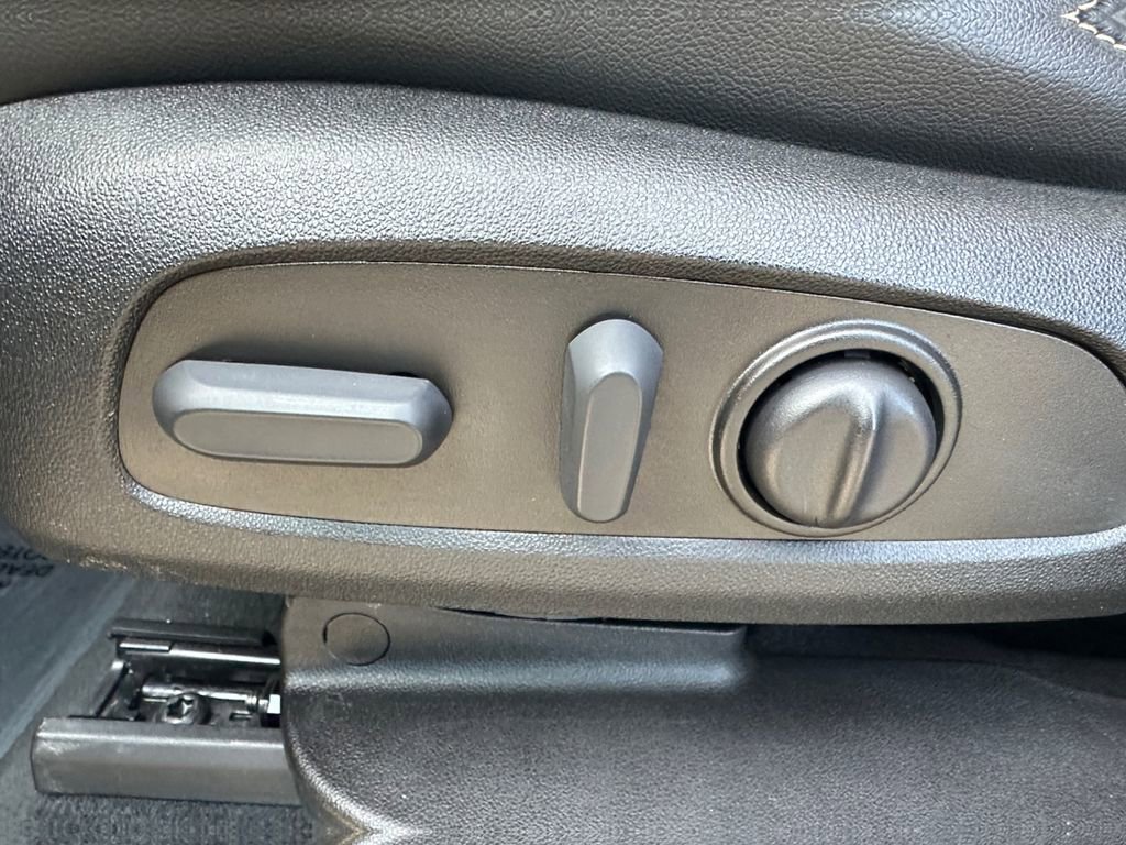 Used 2023 Chevrolet Traverse LT w/ LPO, Cargo Package image 10