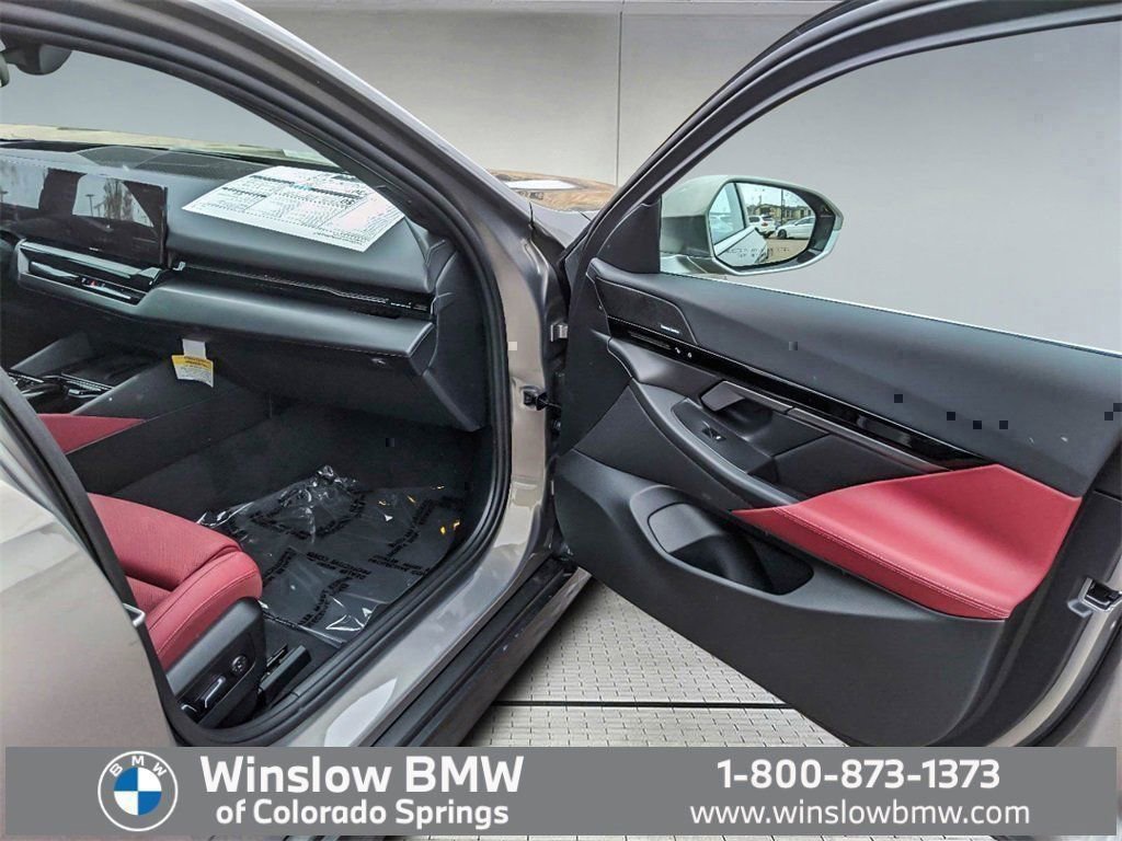 Used 2024 BMW 530i xDrive 530i xDrive w/ Premium Package image 24