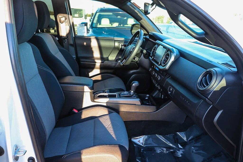 Used 2022 Toyota Tacoma TRD Off-Road w/ Technology Package RWD image 19