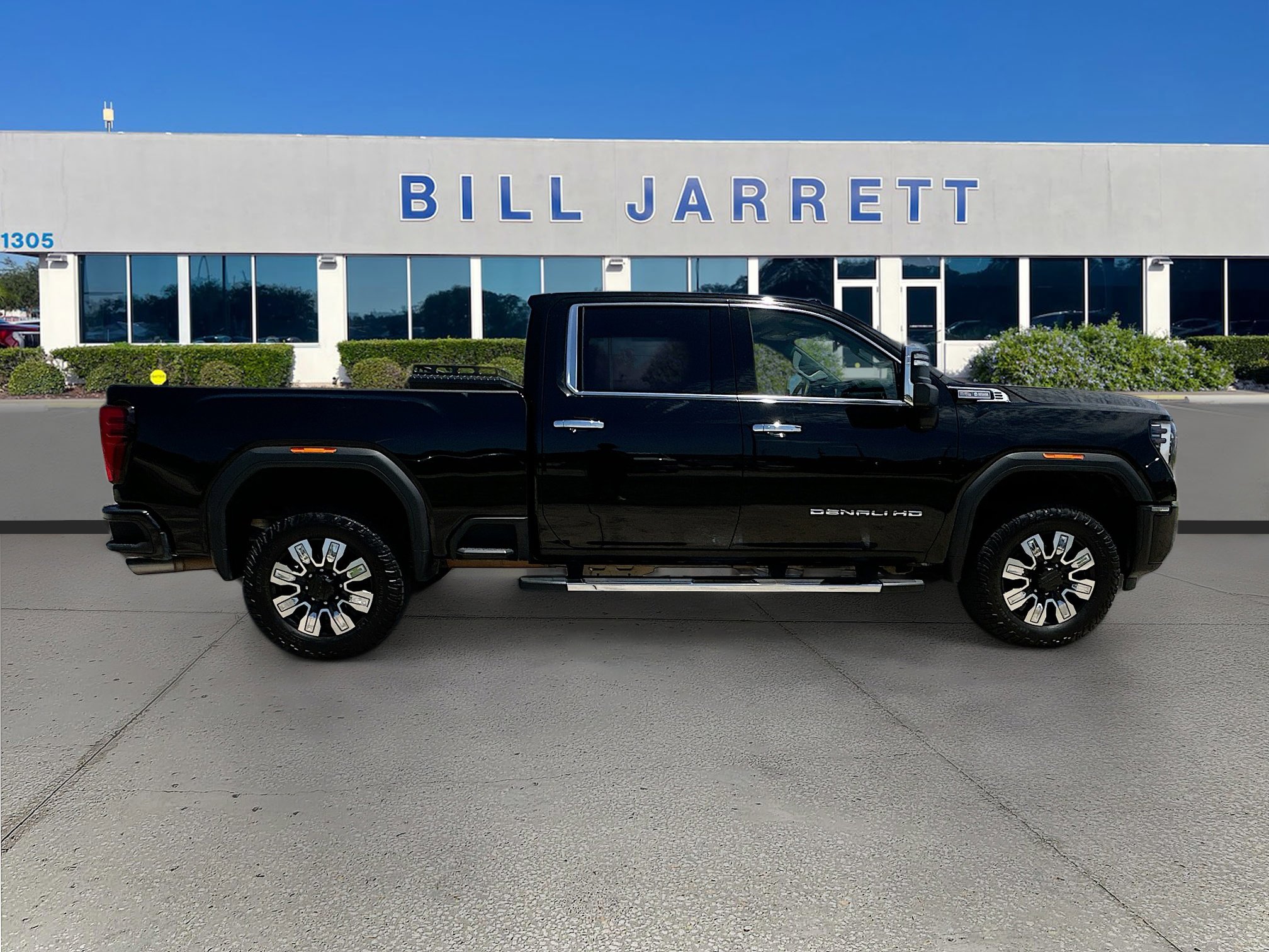 Used 2024 GMC Sierra 2500 Denali AWD/4WD image 8