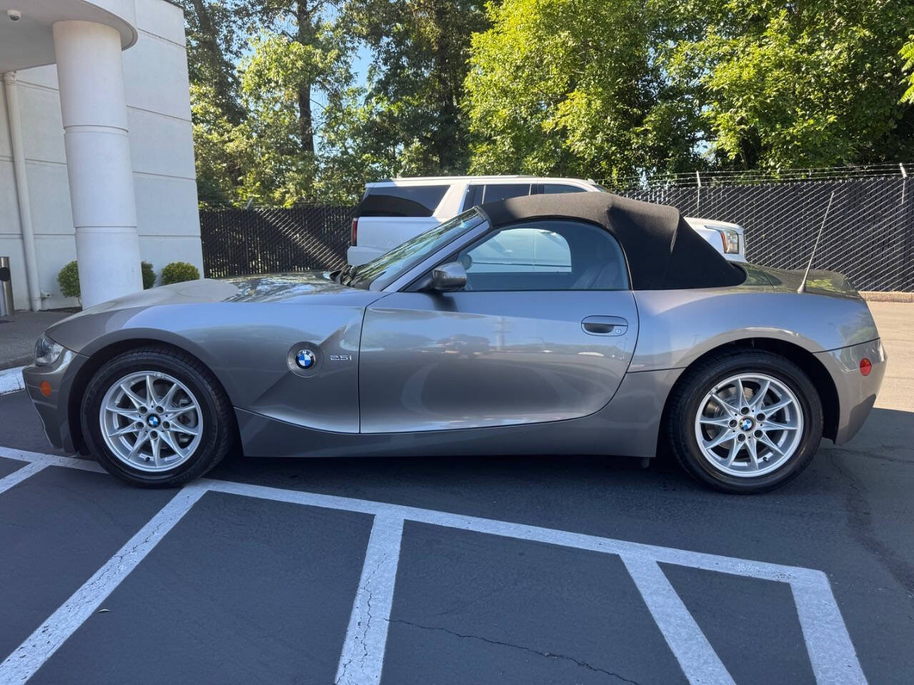 Used 2005 BMW Z4 2.5i RWD image 5
