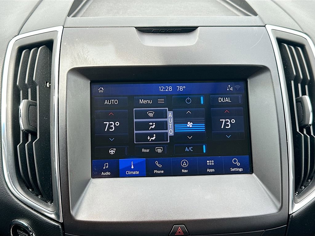 Used 2020 Ford Edge Titanium w/ Equipment Group 301A AWD/4WD image 16