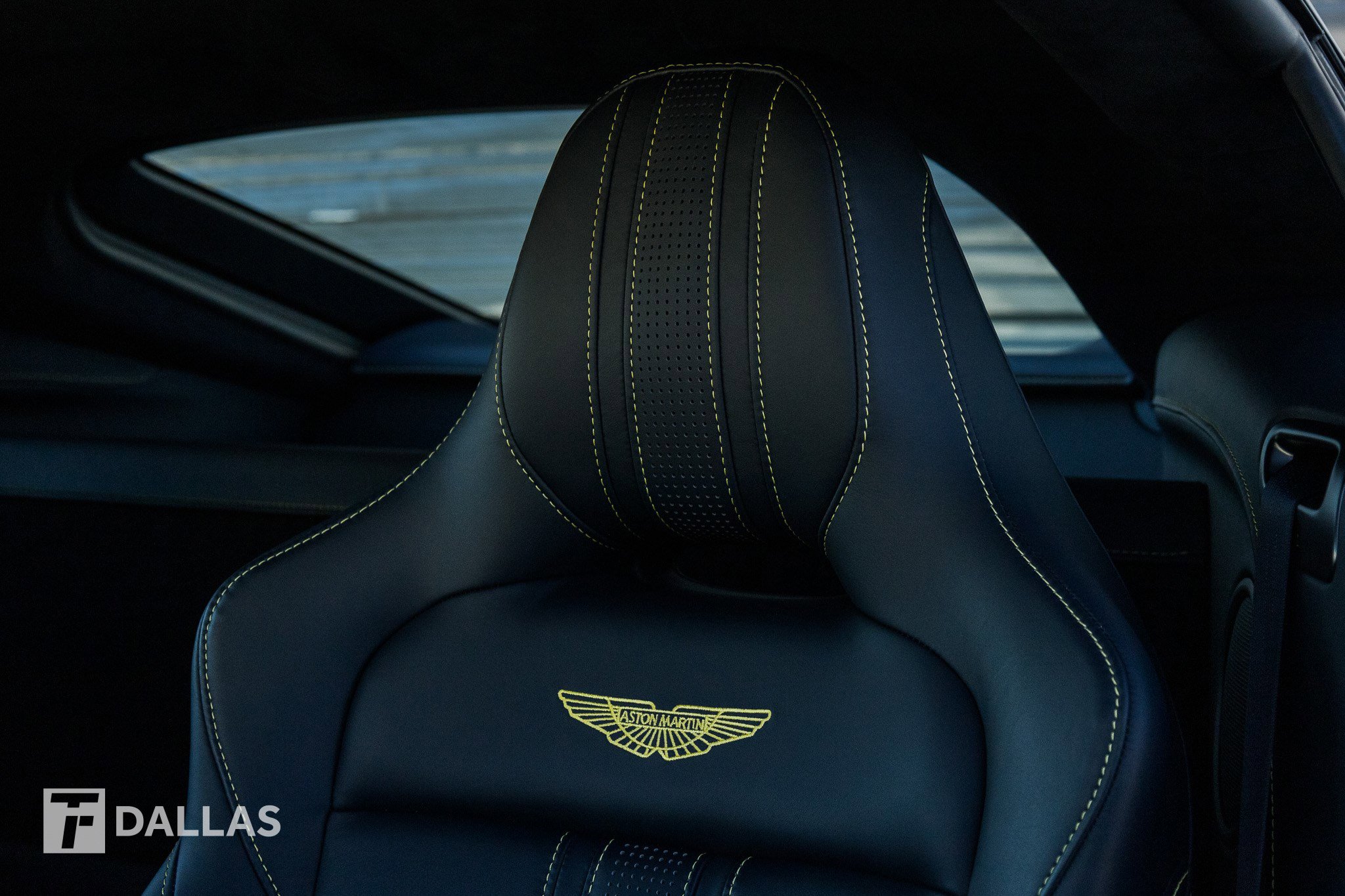 Used 2023 Aston Martin V8 Vantage Coupe image 22