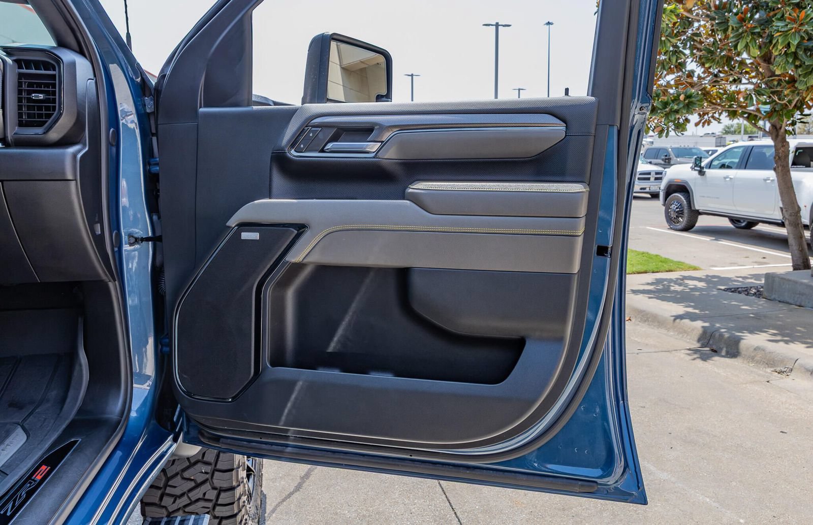 Used 2024 Chevrolet Silverado 2500 ZR2 w/ Technology Package AWD/4WD image 37