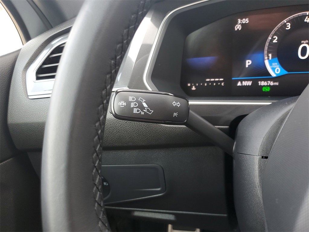 Used 2023 Volkswagen Tiguan SE R-Line image 19