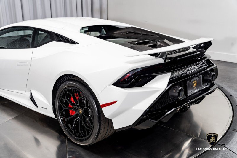 Used 2024 Lamborghini Huracan Tecnica image 13