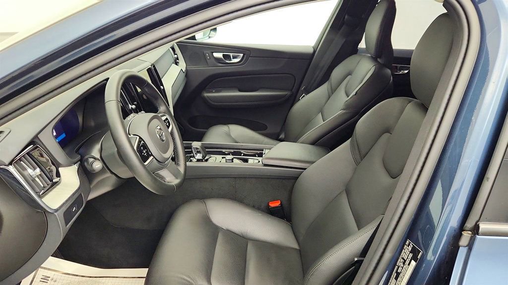 Used 2025 Volvo XC60 B5 Plus AWD/4WD image 20