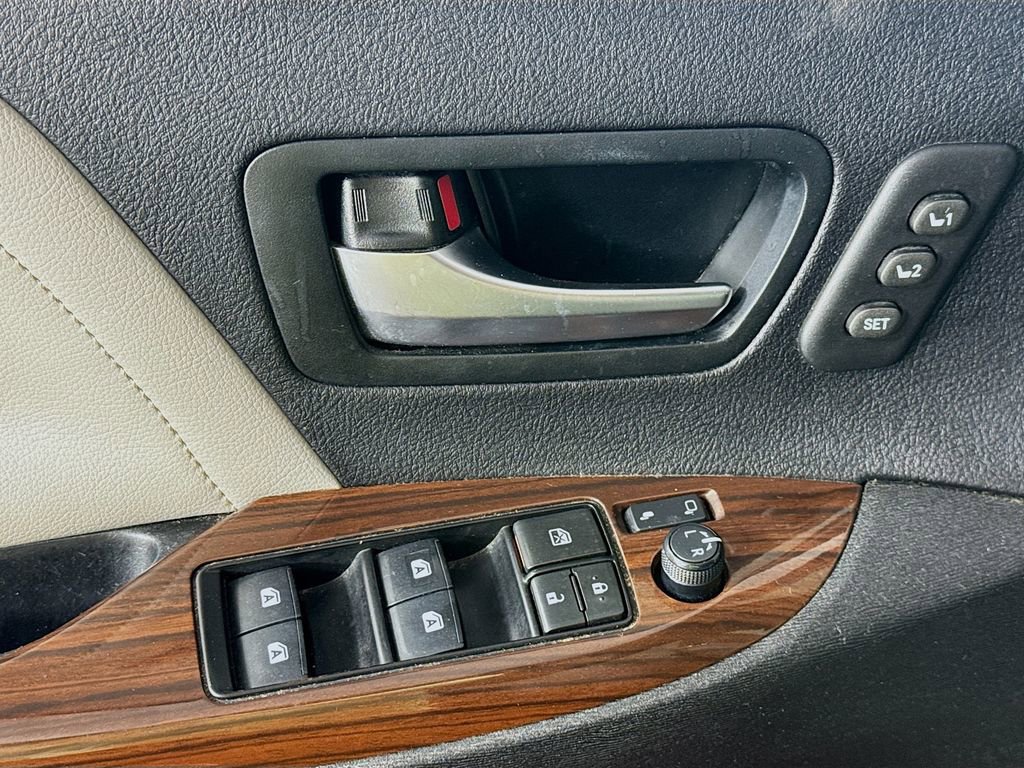 Used 2018 Toyota Sienna Limited Premium w/ Carpet Mat Package image 21