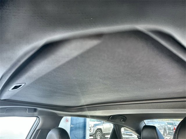 Used 2022 Toyota Avalon XLE w/ Moonroof Package image 16