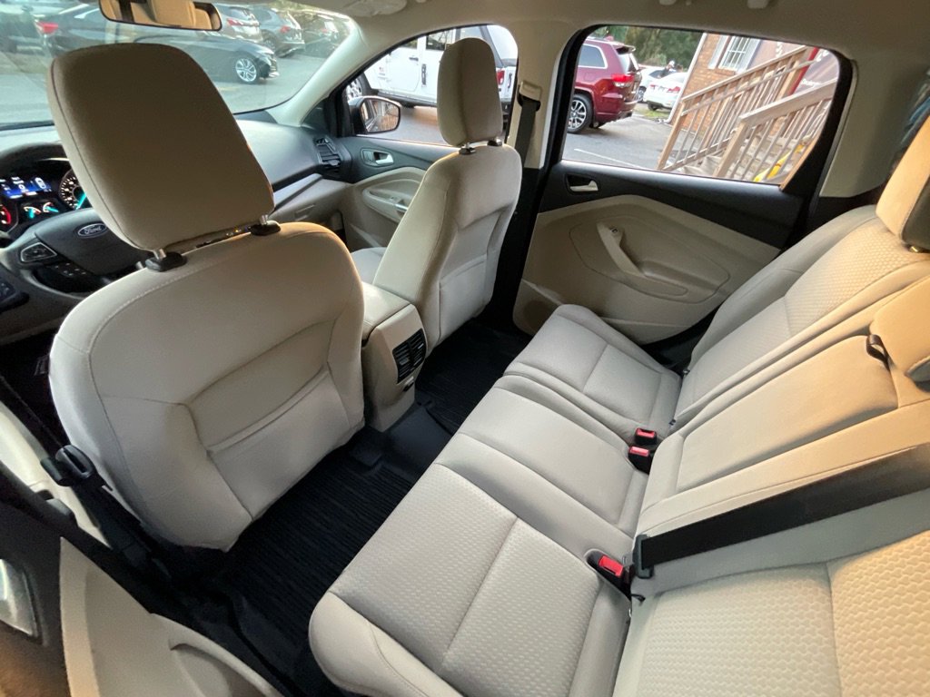 Used 2019 Ford Escape SE image 28