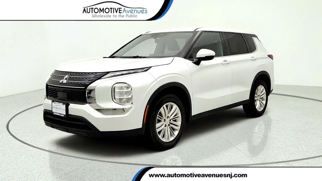 Used 2022 Mitsubishi Outlander ES FWD image 1