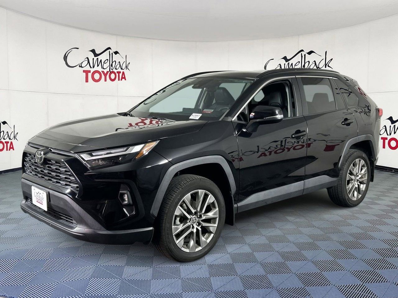 Used 2022 Toyota RAV4 XLE Premium FWD image 2